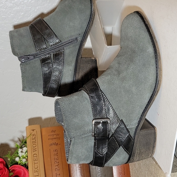 SONOMA LIFE +STYLE Leather Manmade Zip Bootie 7.5M - Picture 3 of 14